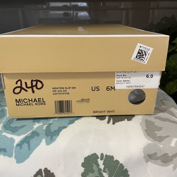 Michael Kors white slip on sneaker with MK logo. Size 6. - Picture 9 of 9